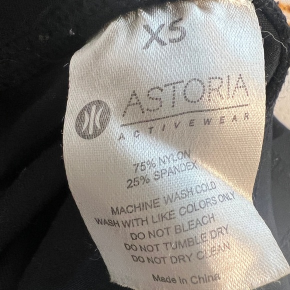 Astoria scrunchie butt leggings - Picture 3 of 3